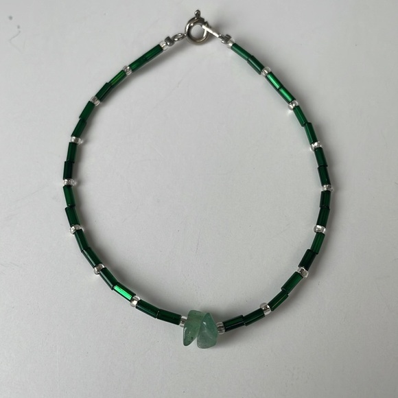 VINTAGE Dainty Jadeite Chip Bracelet - Picture 8 of 8